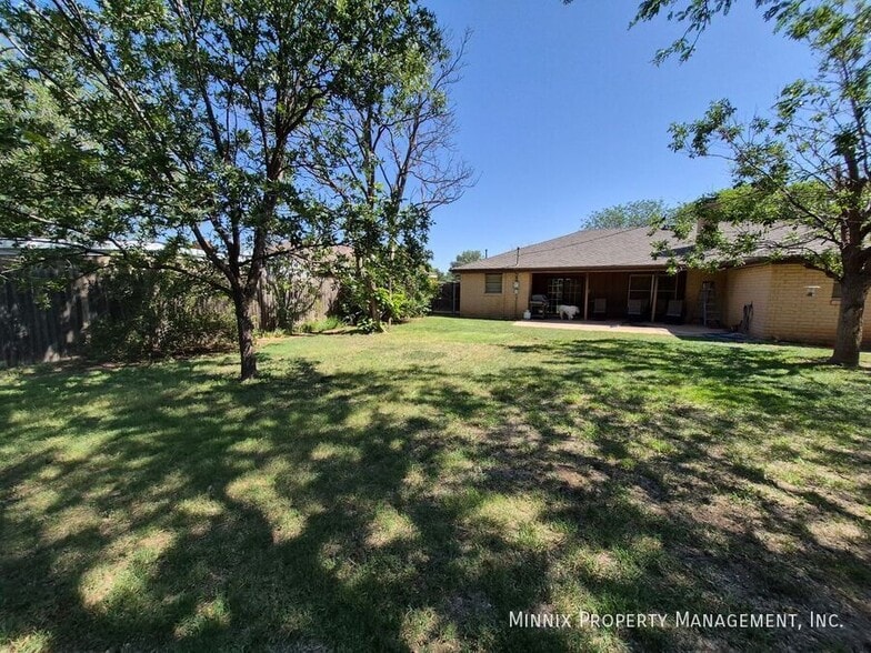 Building Photo - 2805 James Louis Dr