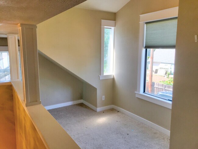 Building Photo - Foster-Powell Charming Bungalow with Bonus Finished Attic Space