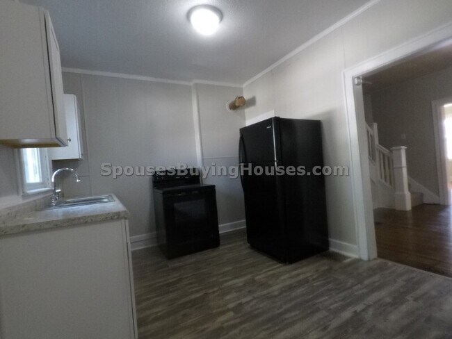 Building Photo - 810 Fairfield Ave