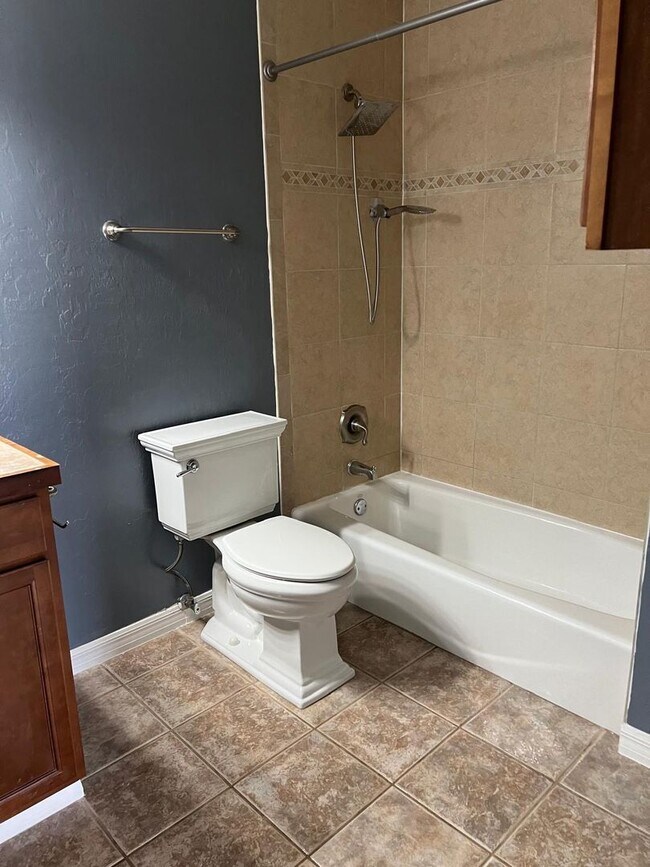 Building Photo - 128 Eucalyptus Ct