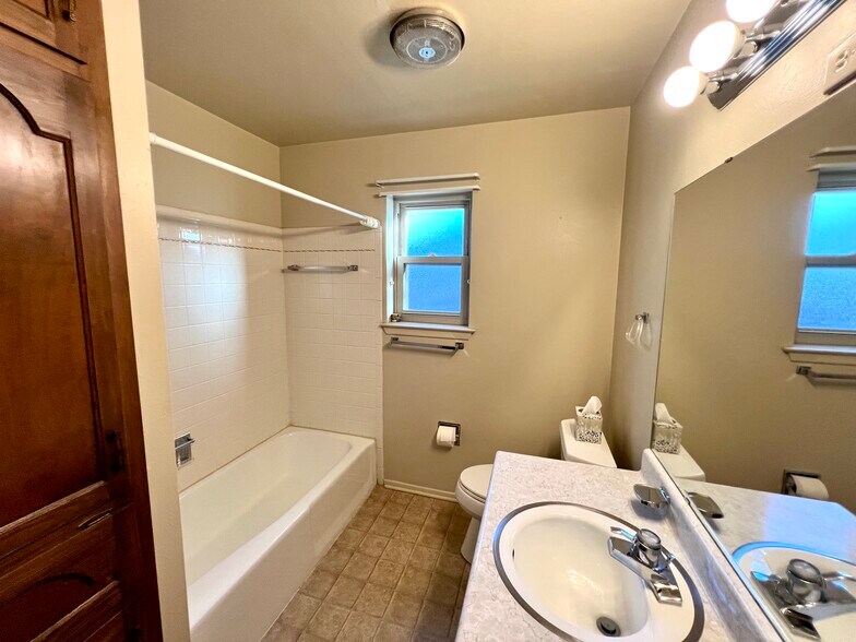 Building Photo - 5608 Lubbock Ave