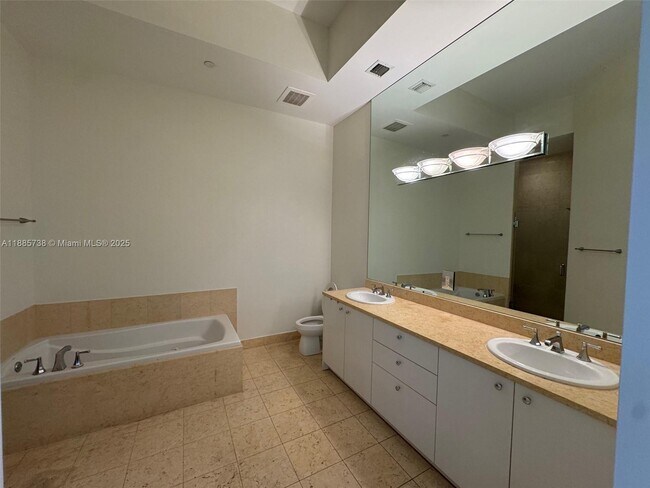 Building Photo - 20000 E Country Club Dr