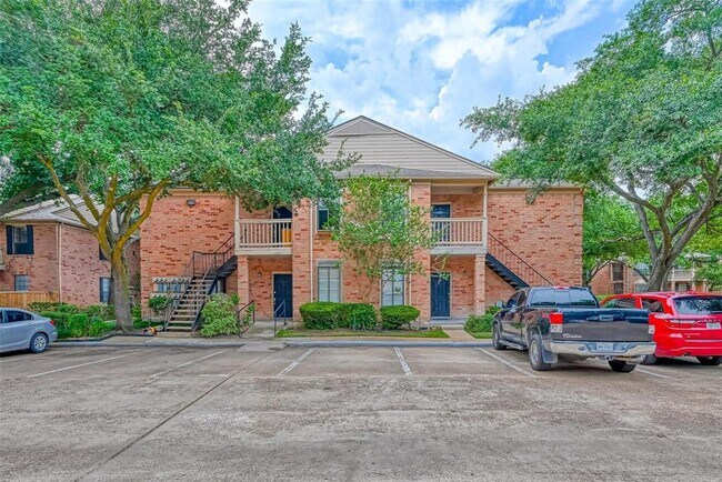 Building Photo - 2255 Braeswood Park Dr