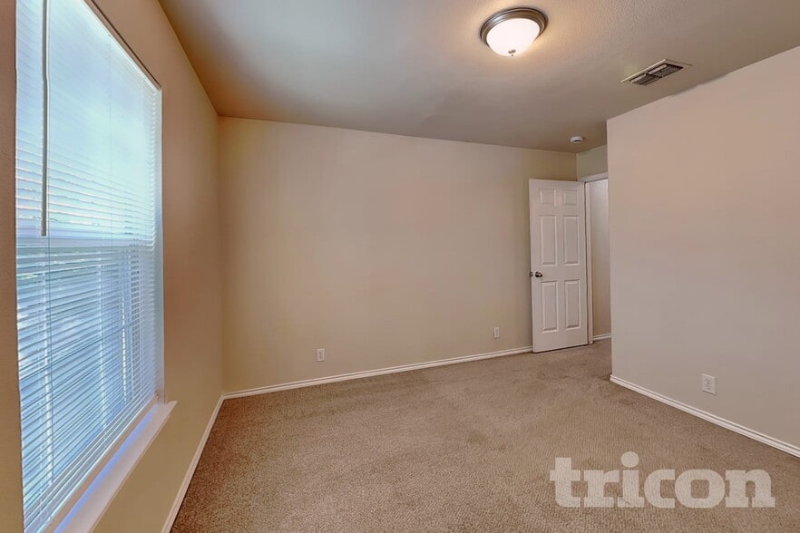 Building Photo - 5614 Red Canyon