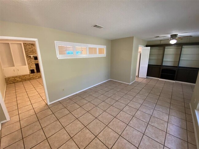 Building Photo - 13003 Algerita Terrace