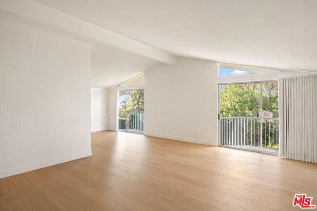 Building Photo - 650 N Tigertail Rd