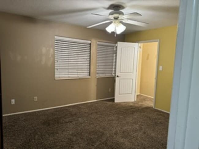 Building Photo - Spacious home