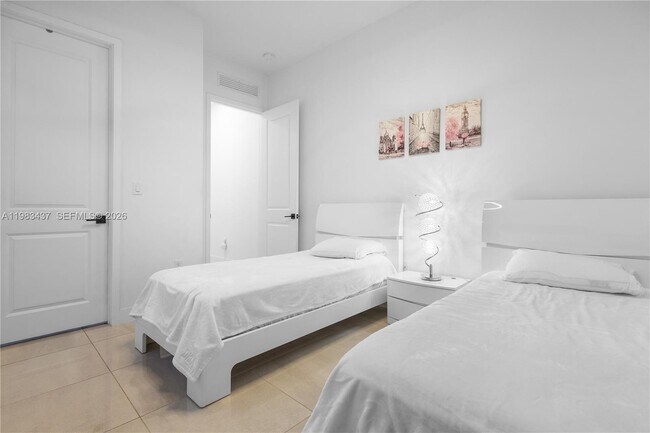 Building Photo - 4335 SW 174th Ave