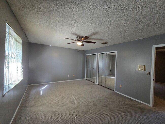 Building Photo - COMING SOON - 3 Bedrooms 2 1/2 Baths Northside