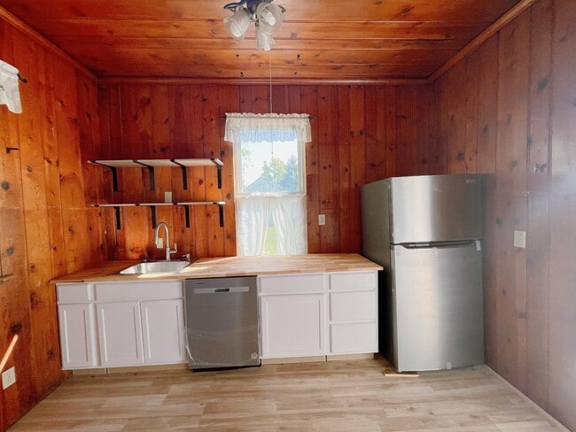 Building Photo - 8402 Blue Ash Rd