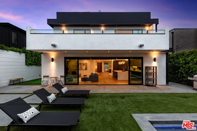 Building Photo - 6201 Lindenhurst Ave