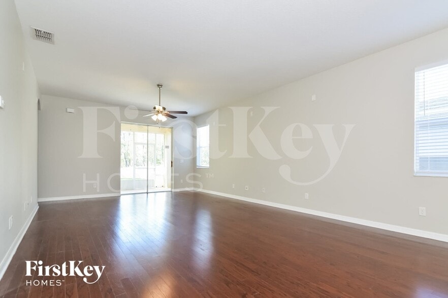 Building Photo - 7847 Foxgrove Dr