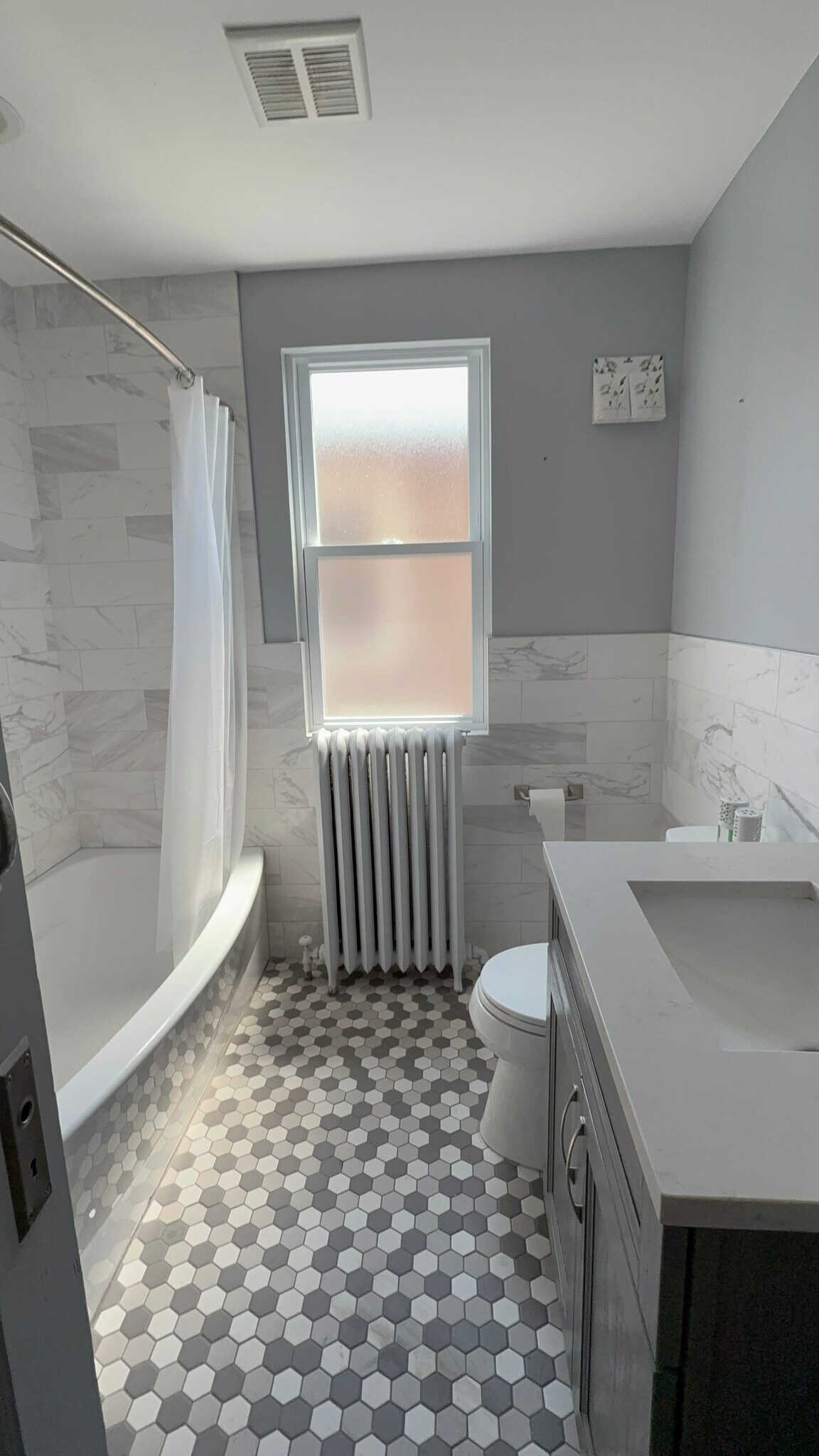 Bathroom - 4821 W George St