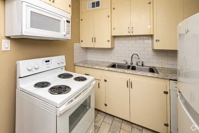 2BR, 1BA - 1,000SF - Kitchen - Capitol View Apartments