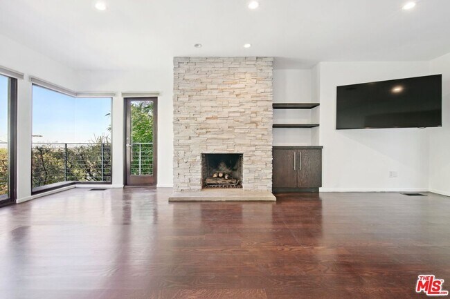 Primary Photo - 1527 Marmont Ave