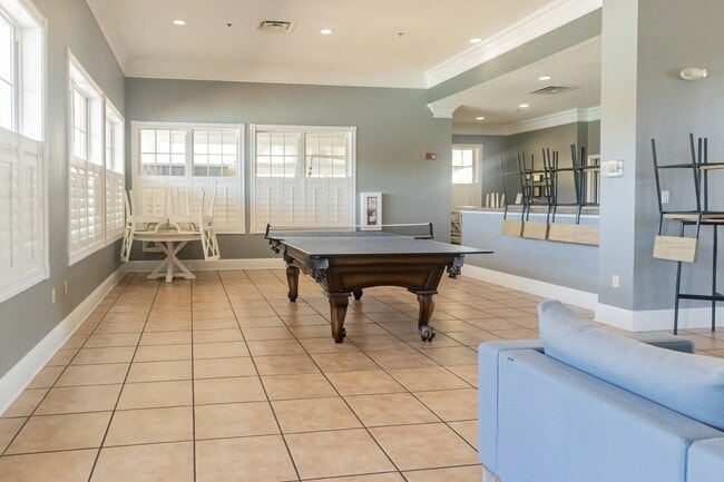 Building Photo - 8226 Green Parrot Rd