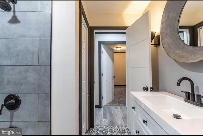 Building Photo - 259 Pinecrest Dr