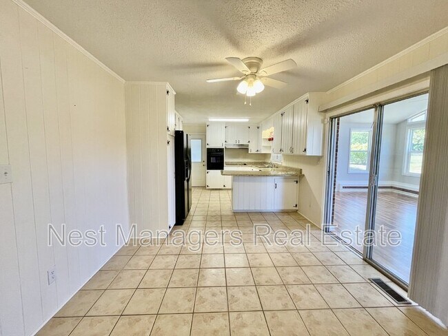 Building Photo - 621 Welsh Pl