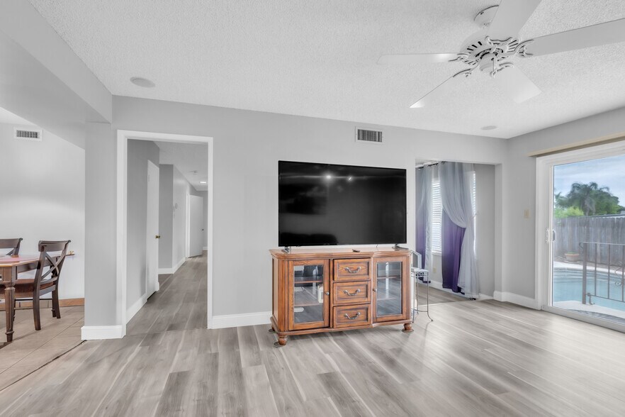 Building Photo - 6630 Lindbrook Way