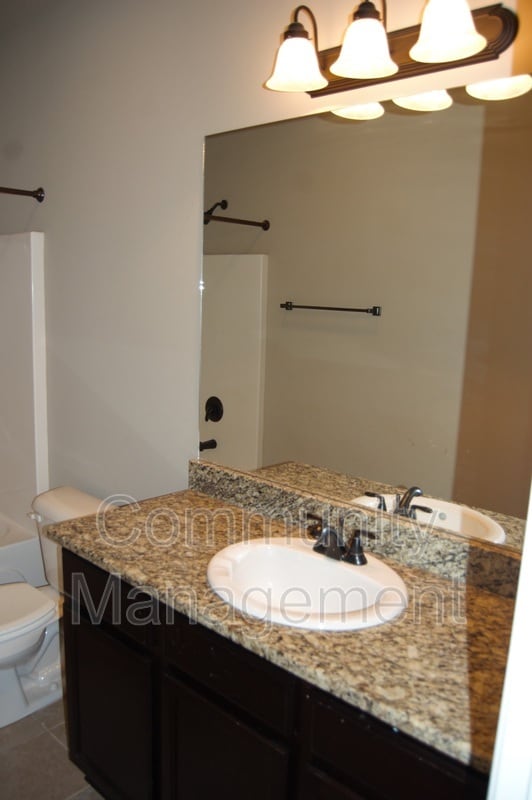 Building Photo - 828 Northbrook Dr