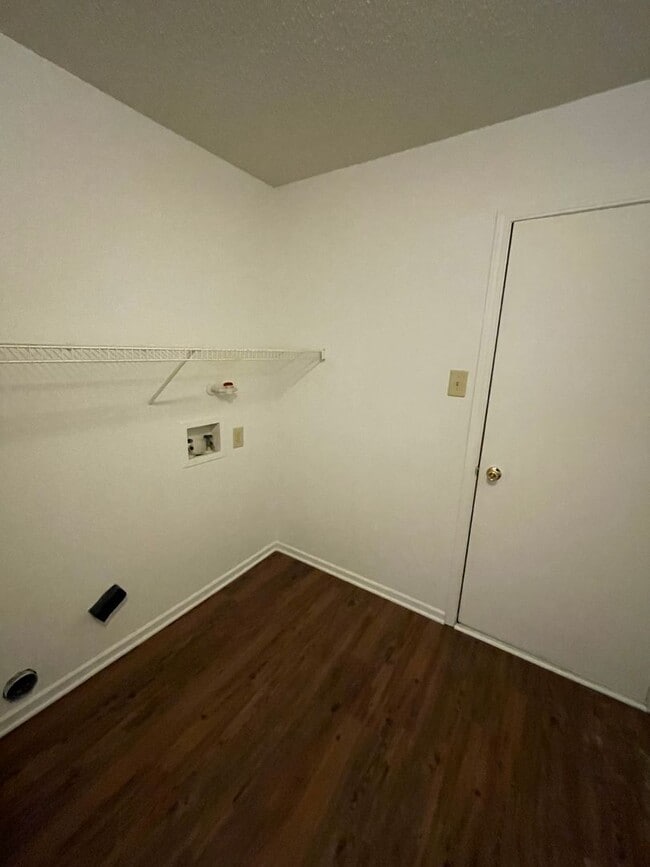 Building Photo - Franklin Twp - 3 BR 2 story