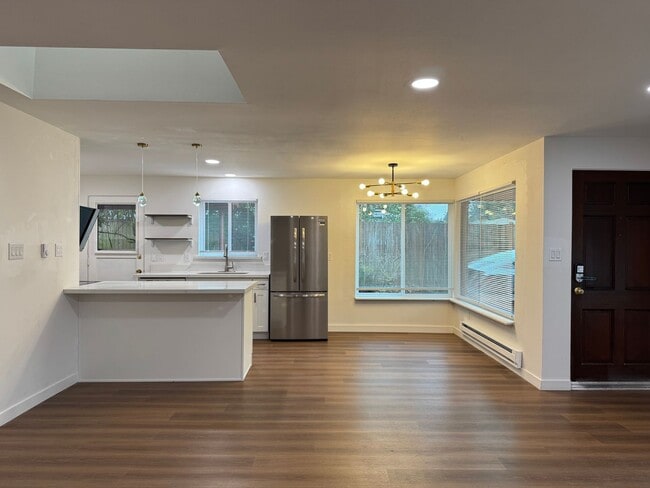 Building Photo - CLICK "REQUEST A TOUR" NOW!