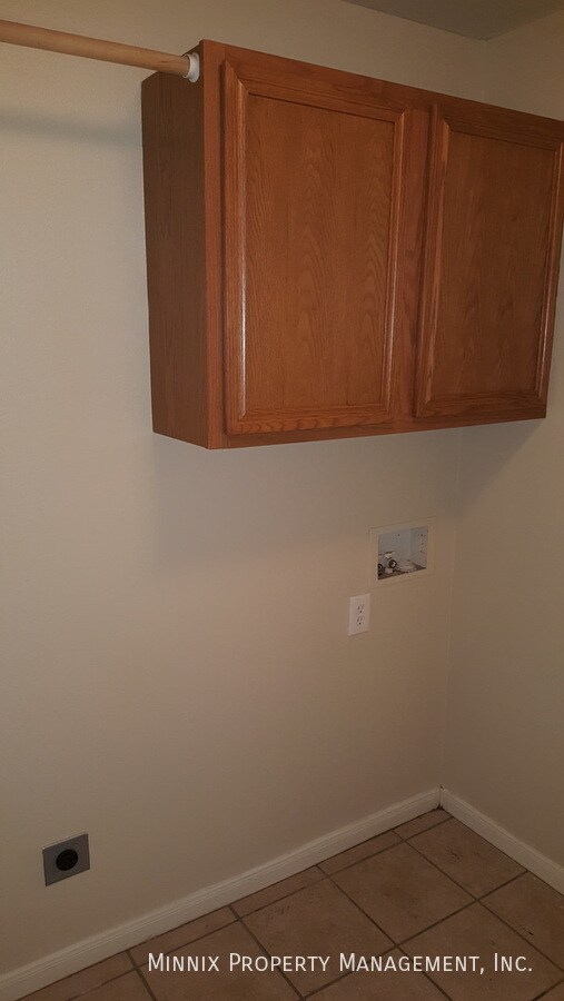 Building Photo - 517 N Brentwood Ave