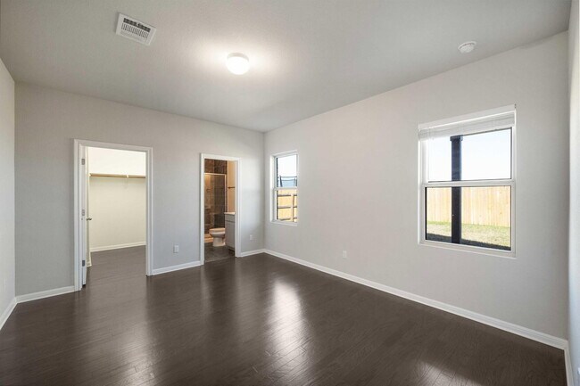 Building Photo - 5912 Wolf Pack Dr