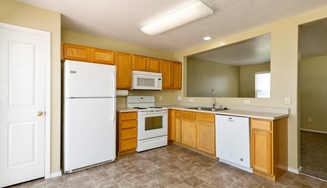 Building Photo - 3 Bedroom Home in Stansbury Park