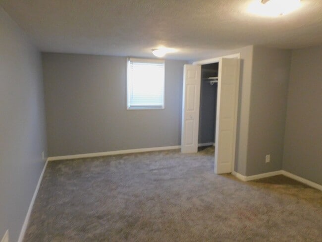 Building Photo - Rare find!