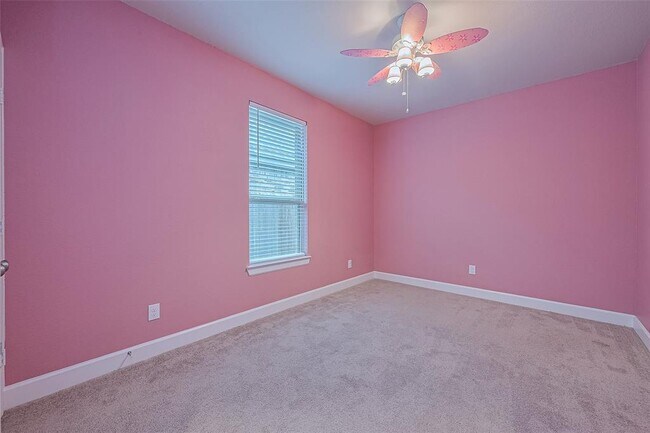 Building Photo - 5511 Highland Dr