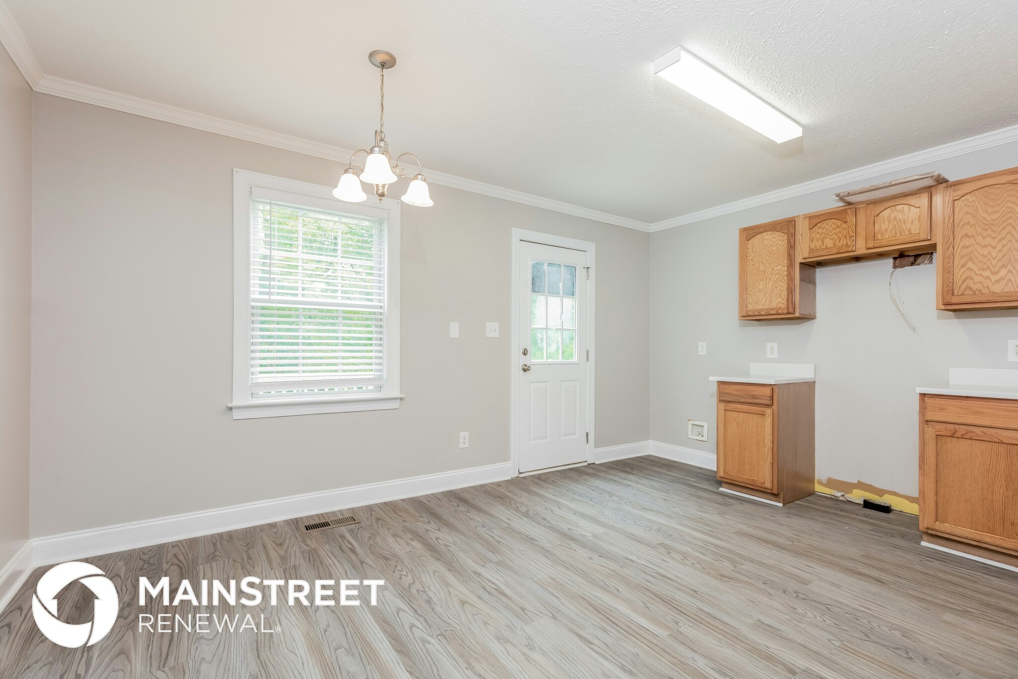 Building Photo - 2016 Spring Creek Dr