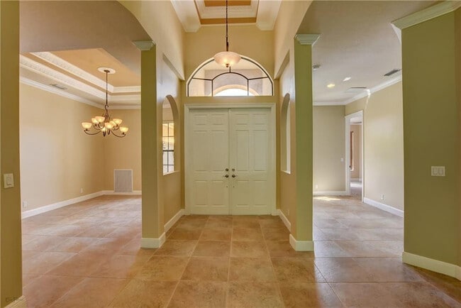 Building Photo - 10295 Trianon Pl