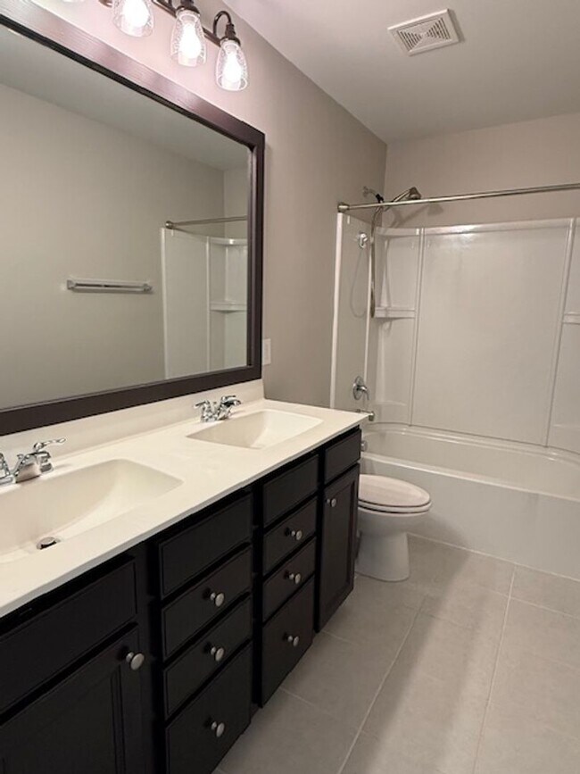 Building Photo - Beautiful 4BR Home in Shadow Moss – Available Now!