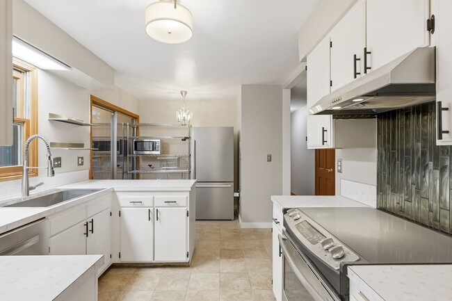 Building Photo - Charming Lake Oswego Home on Large Corner Lot – 3BR, 2.5BA + Bonus Room