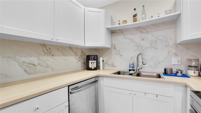 Building Photo - 6301 N Falls Cir Dr