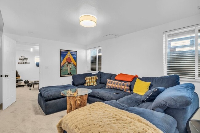 Building Photo - SILVER CREEK HORSE PROPERTY