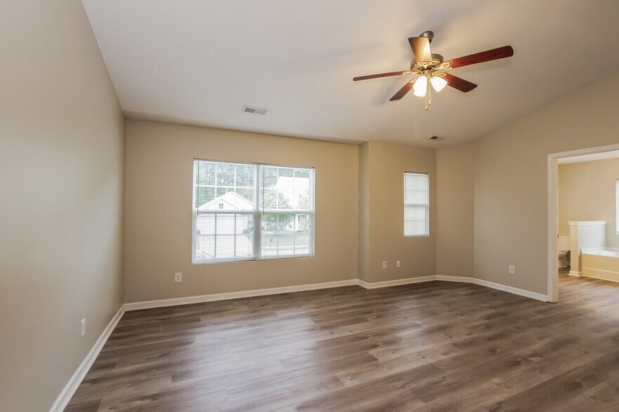 Building Photo - 3636 Ernie Dr
