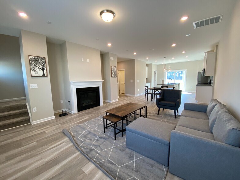 Building Photo - Room in Townhome on Adobe Pl