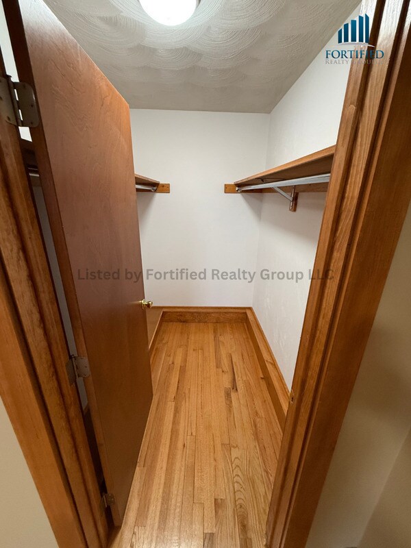 Building Photo - 132 Hall St