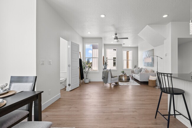 Building Photo - 509 E Violets Cv Ln