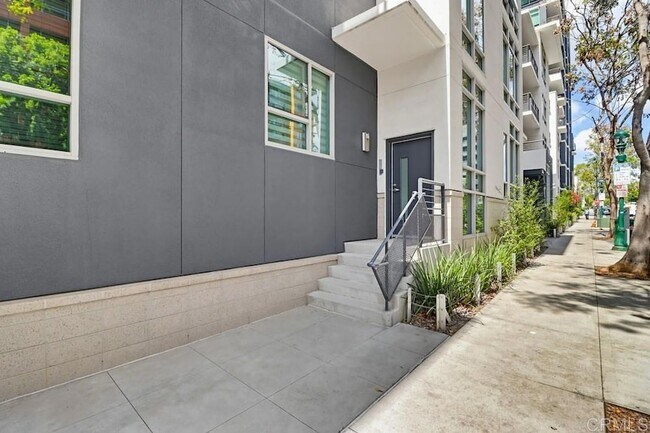 Building Photo - 425 W Beech St