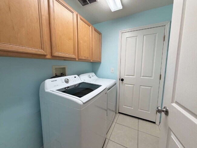 Building Photo - 24317 Summer Wind Ct