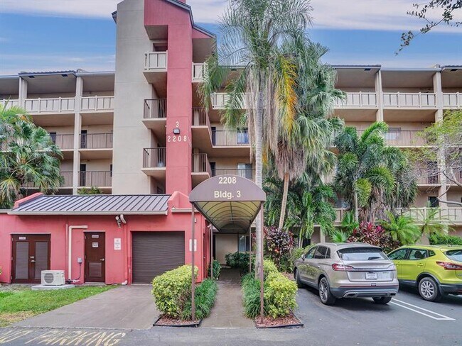 Building Photo - 2208 S Cypress Bend Dr