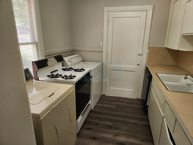 Building Photo - Riverdale Bungalo