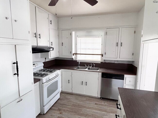 Building Photo - 1513 P B Ln