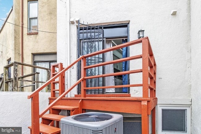 Building Photo - 530 Laurens St