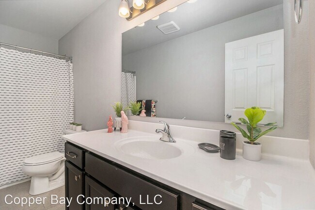 Building Photo - 4 br, 2.5 bath House - 4428 Bronson Boulevard