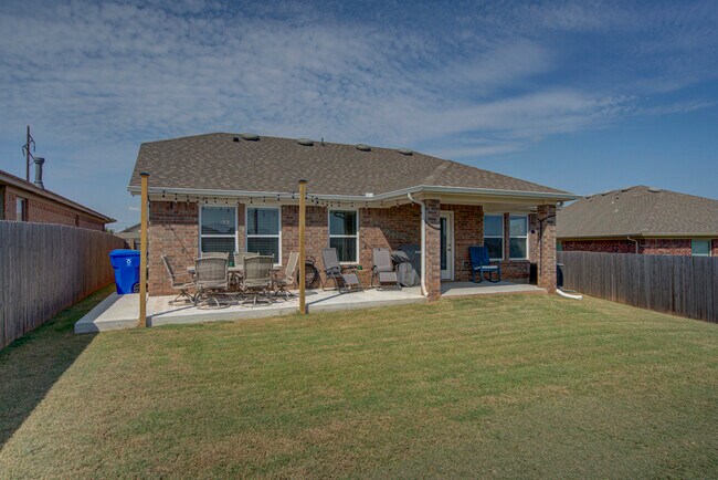 Building Photo - 3145 Midland Valley St