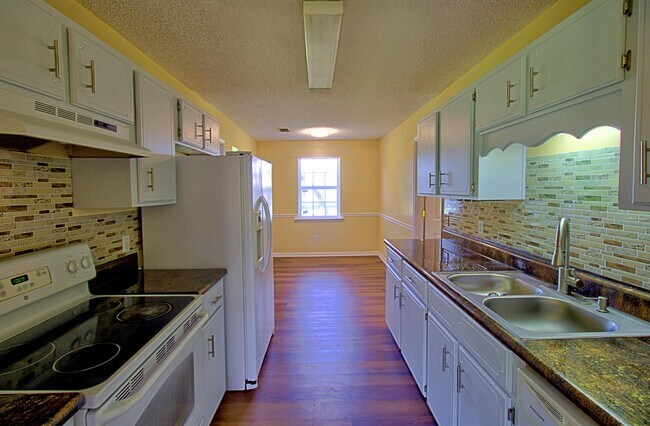 Building Photo - 205 Tempest Ln